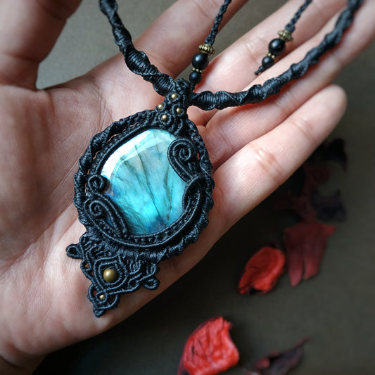 Labradorite Macrame Necklace - Freehand Design