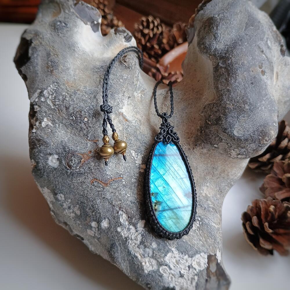 Labradorite Macrame Necklace | Pendant size approx 6.1 cm