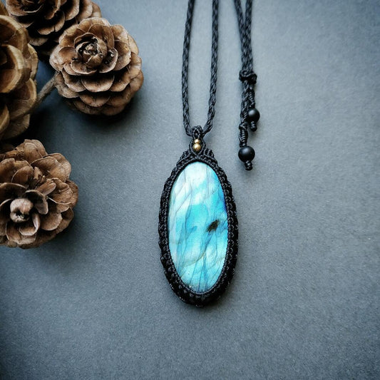 Labradorite Macrame Necklace | Pendant size approx 4.8 cm