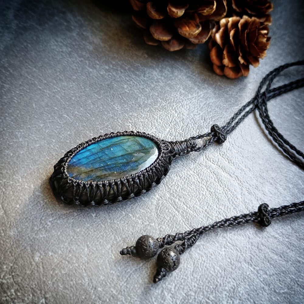 Labradorite Macrame Necklace | Pendant size approx 5.1 cm