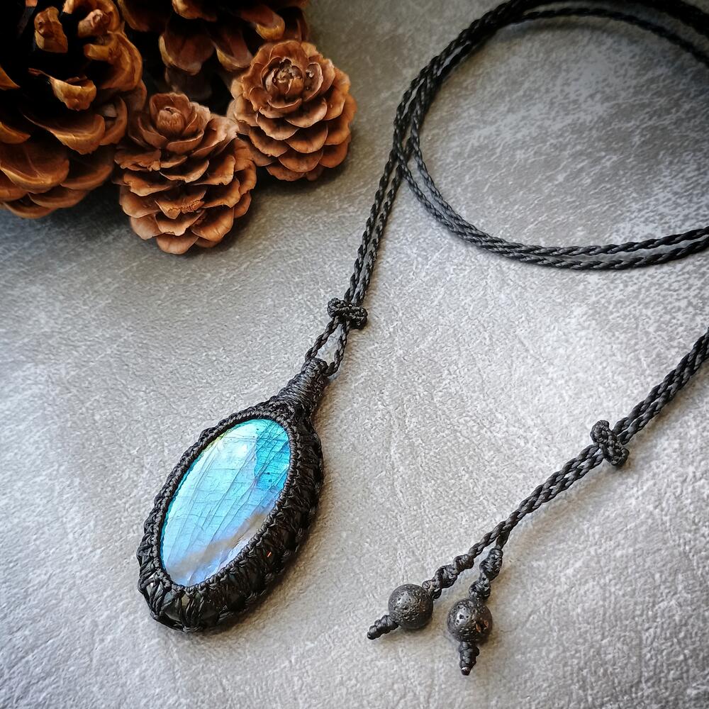 Labradorite Macrame Necklace | Pendant size approx 5.1 cm