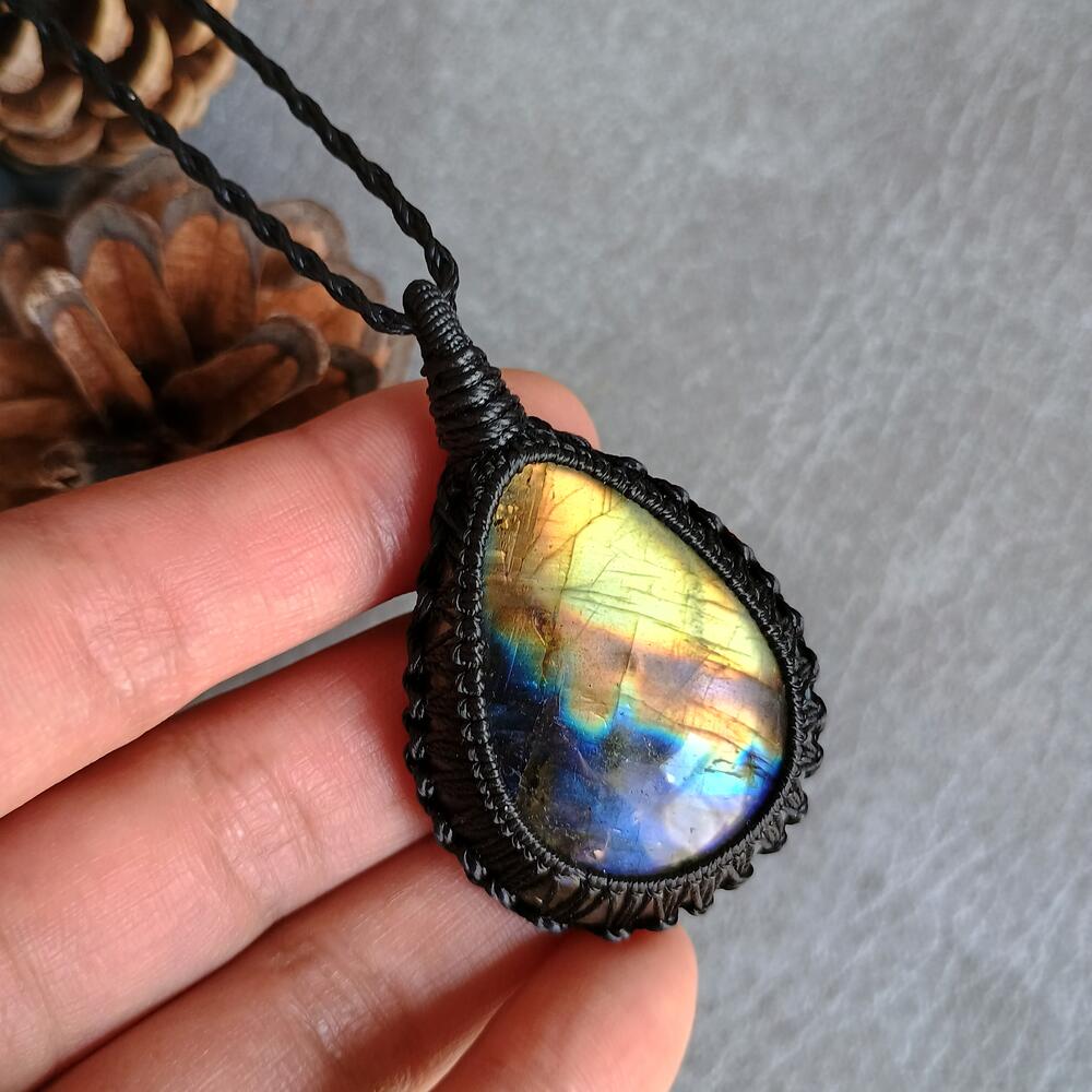 Labradorite Macrame Necklace | Pendant size approx 6 cm