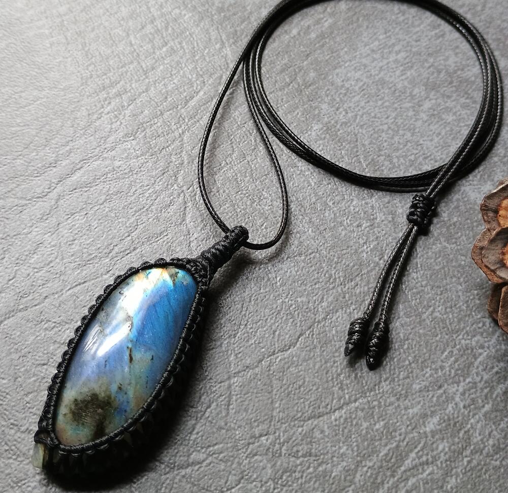 Labradorite - Leaf shape Macrame Necklace | Pendant size approx 5.9 cm