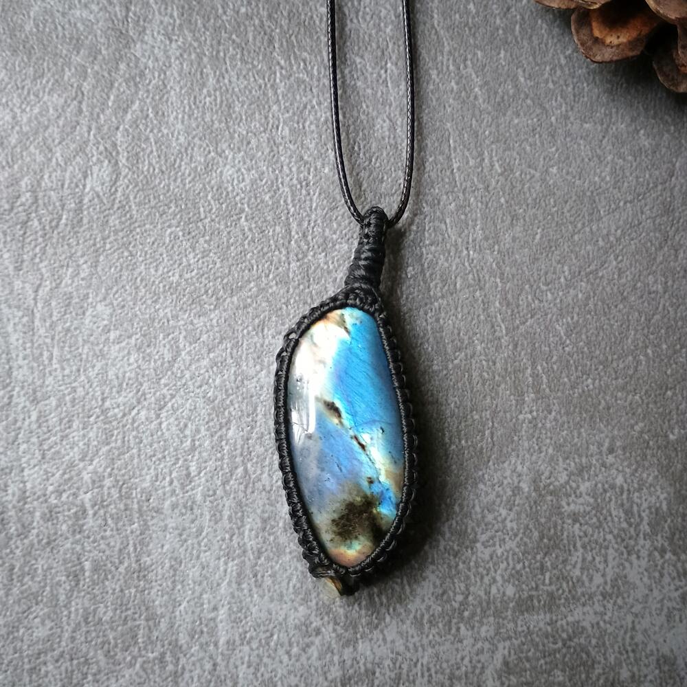 Labradorite - Leaf shape Macrame Necklace | Pendant size approx 5.9 cm