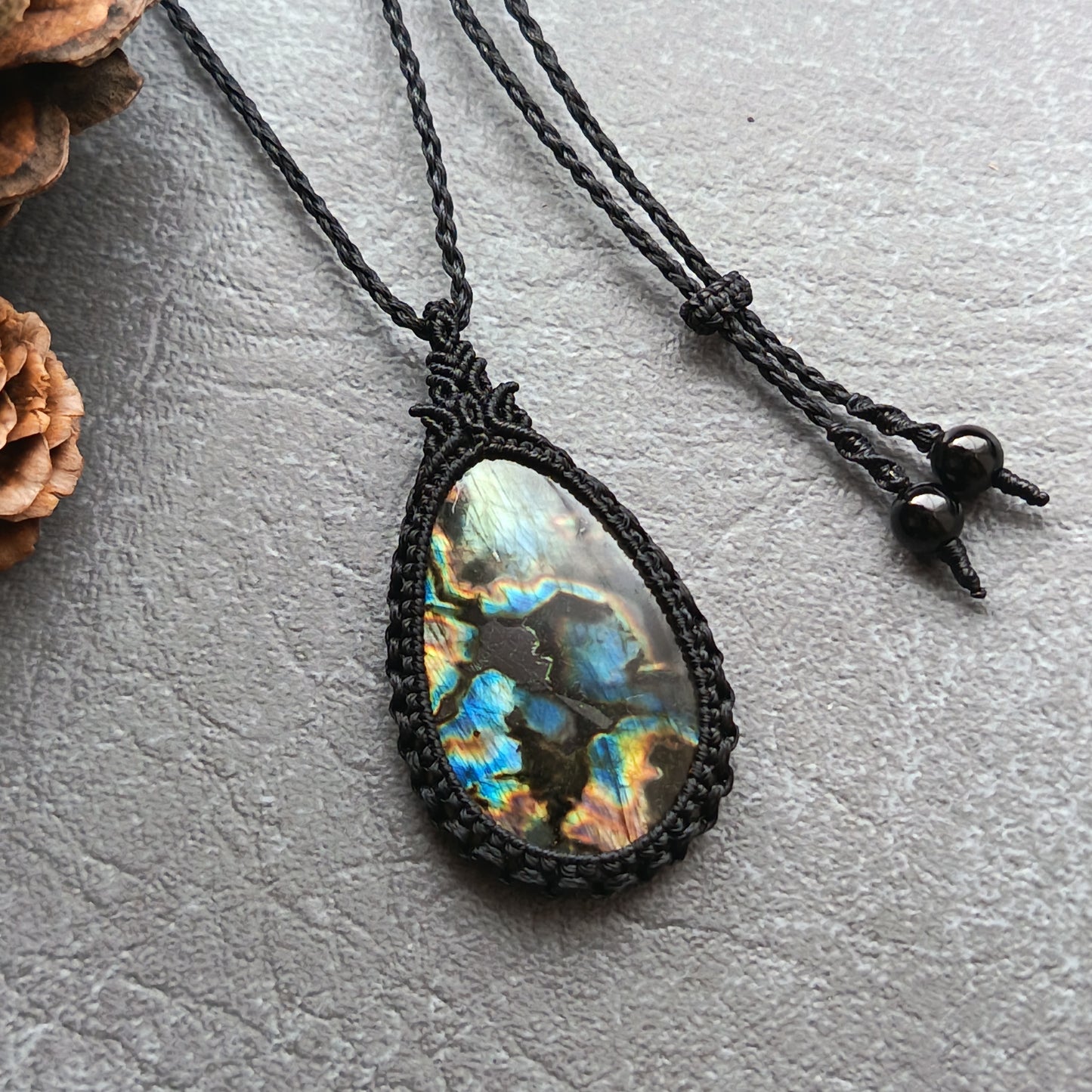 Spectrolite Labradorite Macrame Necklacen | Pendant size approx 5.5 cm
