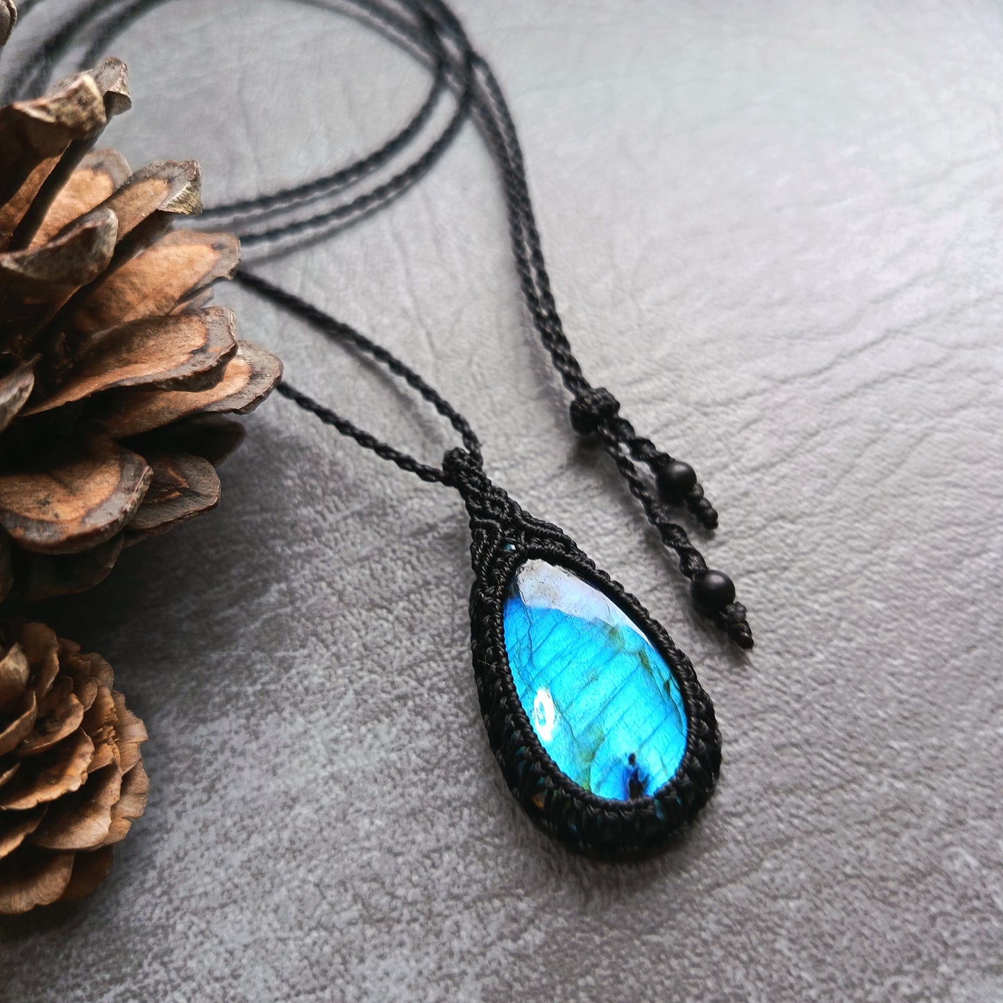 Labradorite Macrame Necklace | Pendant size approx 4.3 cm