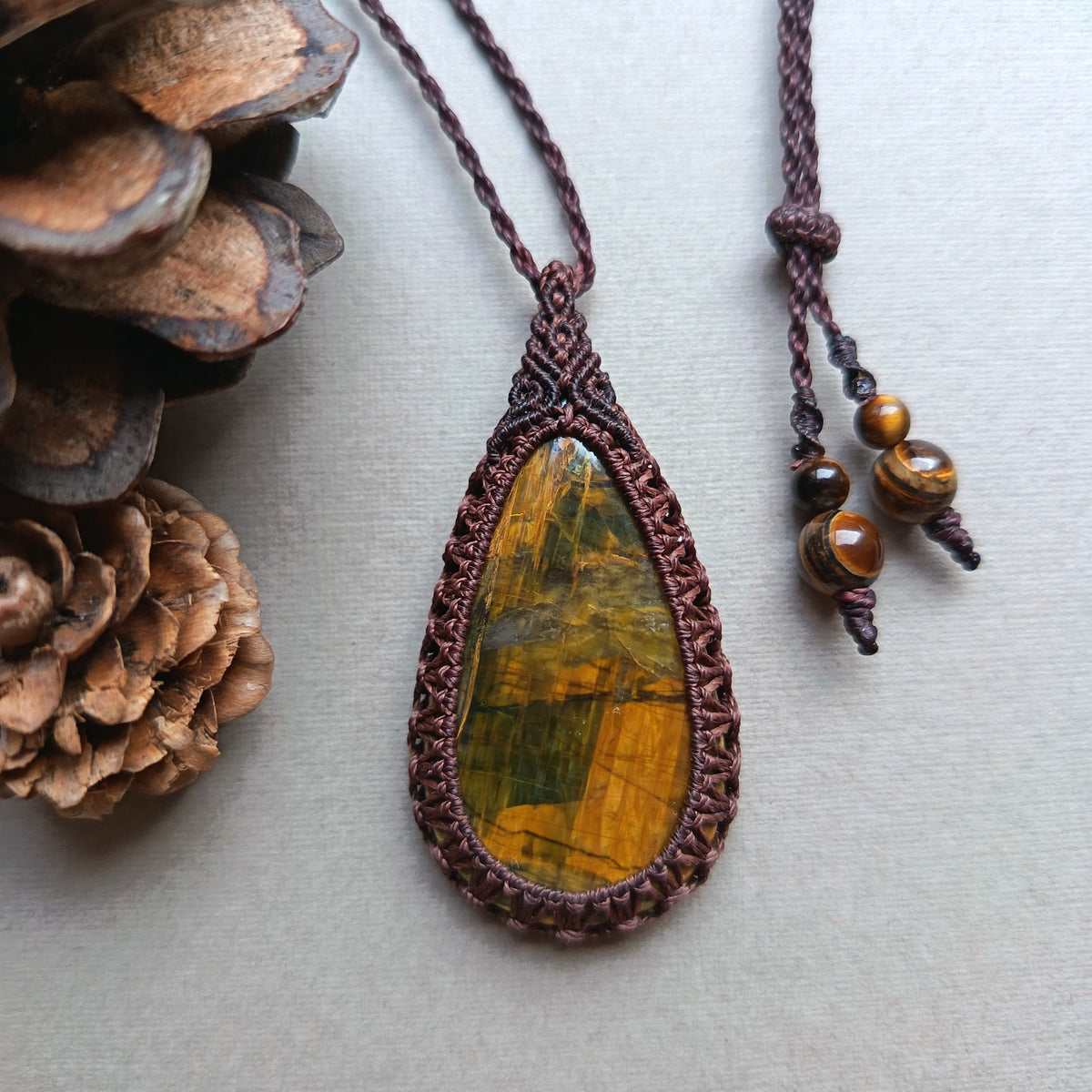 Nellite Macrame Necklace | Pendant size 5.3 cm