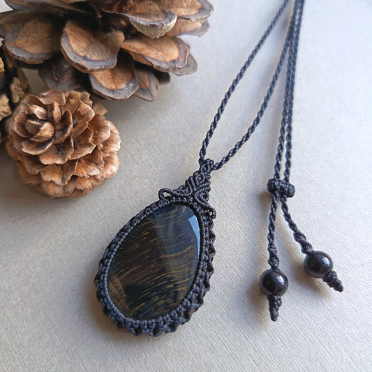 Blue Tiger's Eye Macrame Necklace | Pendant size 4.4 cm