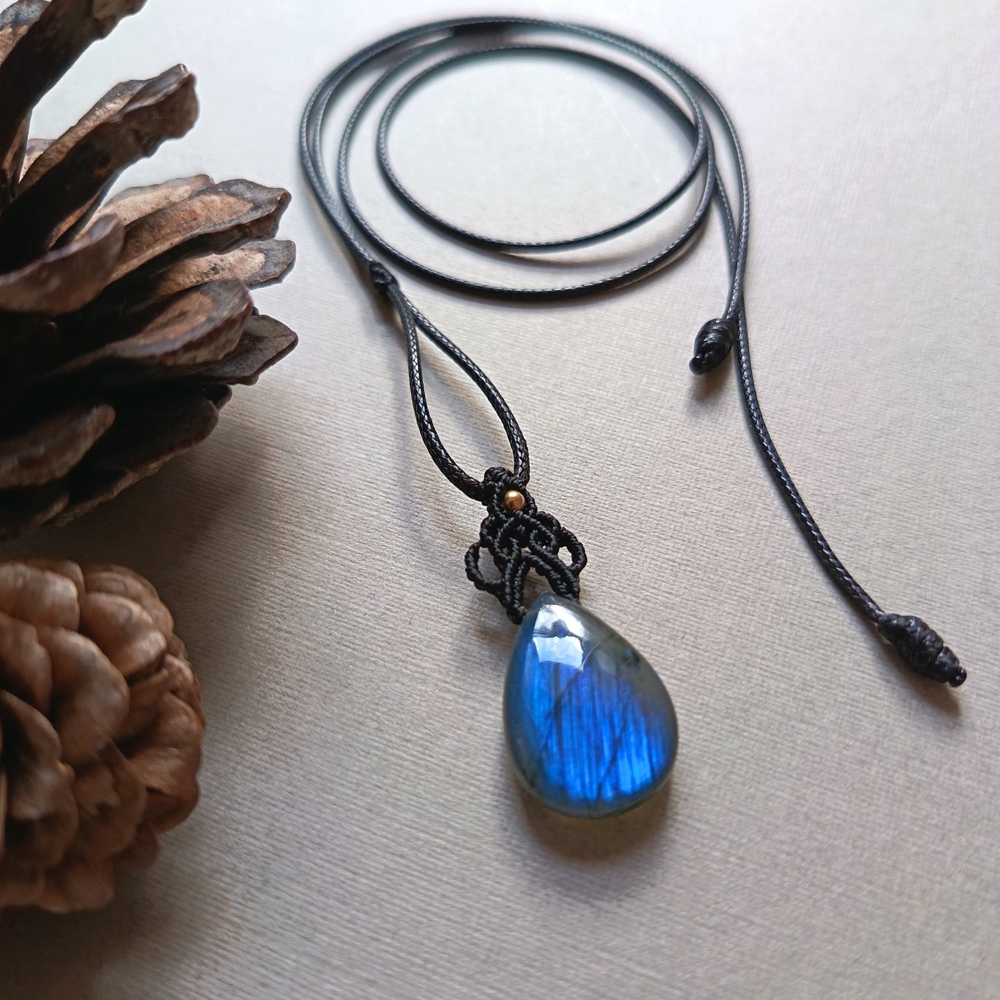 Labradorite Macrame Necklace | Pendant size approx 3.4 cm