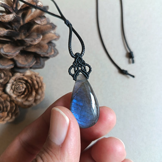 Labradorite Macrame Necklace | Pendant size approx 3.8 cm