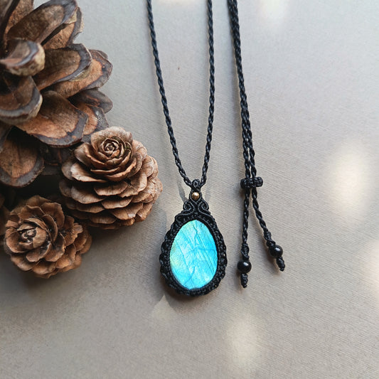 Labradorite Macrame Necklace | Pendant size approx 3.5 cm