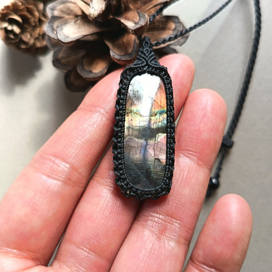 Labradorite Macrame Necklace | Pendant size approx 5.2 cm