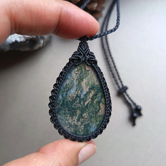 Moss Agate Macrame Necklace | Pendant size 5.5 cm