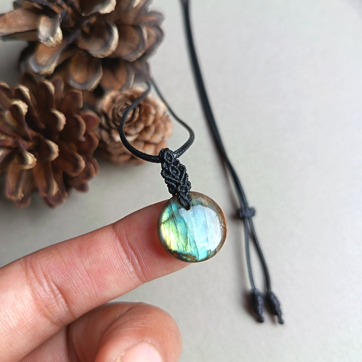 Labradorite Macrame Necklace | Pendant size 2.9 cm