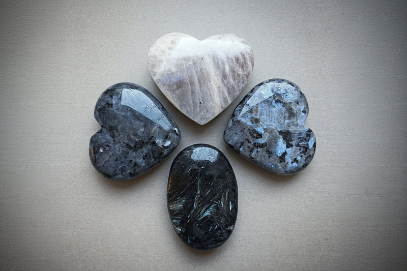 Crystals & Palm Stones