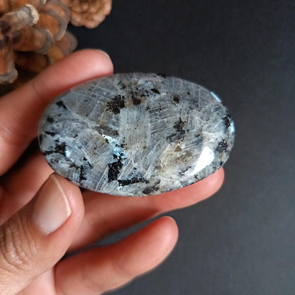 Lavikite, Palm Stone, Oval shape, 59x39x14 mm, 47.2g [PALM-P06]