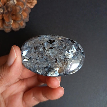 Lavikite, Palm Stone, Oval shape, 59x38x10 mm, 41.7g [PALM-P07]