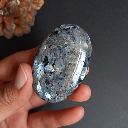 Lavikite, Palm Stone, Oval shape, 59x38x10 mm, 41.7g [PALM-P07]