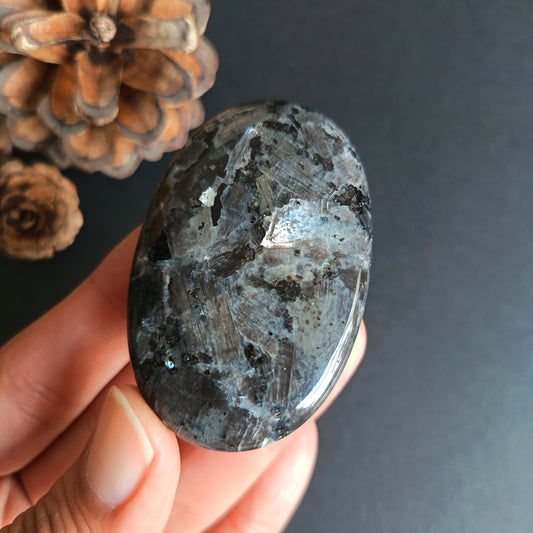 Lavikite, Palm Stone, Oval shape, 58x38x14 mm, 49.6g [PALM-R01]