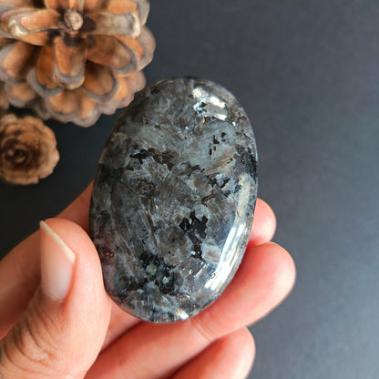 Lavikite, Palm Stone, Oval shape, 58x38x14 mm, 49.6g [PALM-R01]