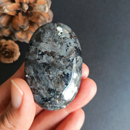 Lavikite, Palm Stone, Oval shape, 58x38x14 mm, 49.6g [PALM-R01]