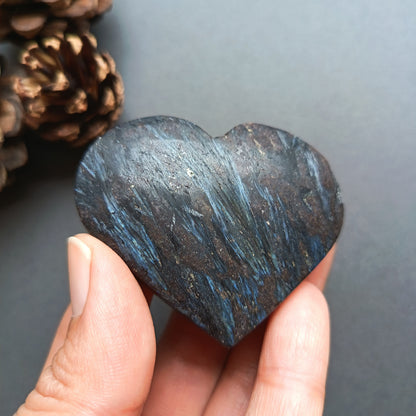 Arfvedsonite (Dull polished), Heart Shape, Palm Stone, 49x59x18mm, 83.1g [PALM-U02]
