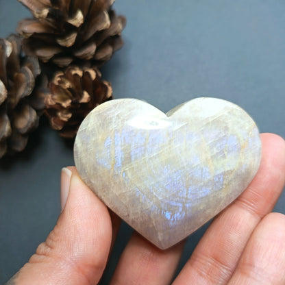 Moonstone Heart shape, Palm Stone, 48x57x22mm, 86.2g [PALM-U03]