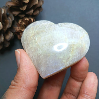 Moonstone Heart shape, Palm Stone, 48x57x22mm, 86.2g [PALM-U03]