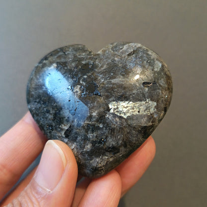 Larvikite, Palm Stone, Heart shape, 53x58x18mm, 81.1g [PALM-Y09]