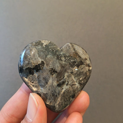 Larvikite, Palm Stone, Heart shape, 53x58x15mm, 65.5g [PALM-Y10]