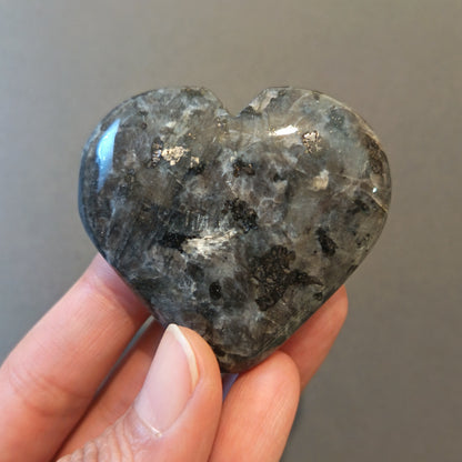 Larvikite, Palm Stone, Heart shape, 53x56x15mm, 70g [PALM-Y11]