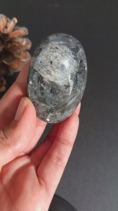 Lavikite, Palm Stone, Oval shape, 60x40x16 mm, 57.6g [PALM-S07]