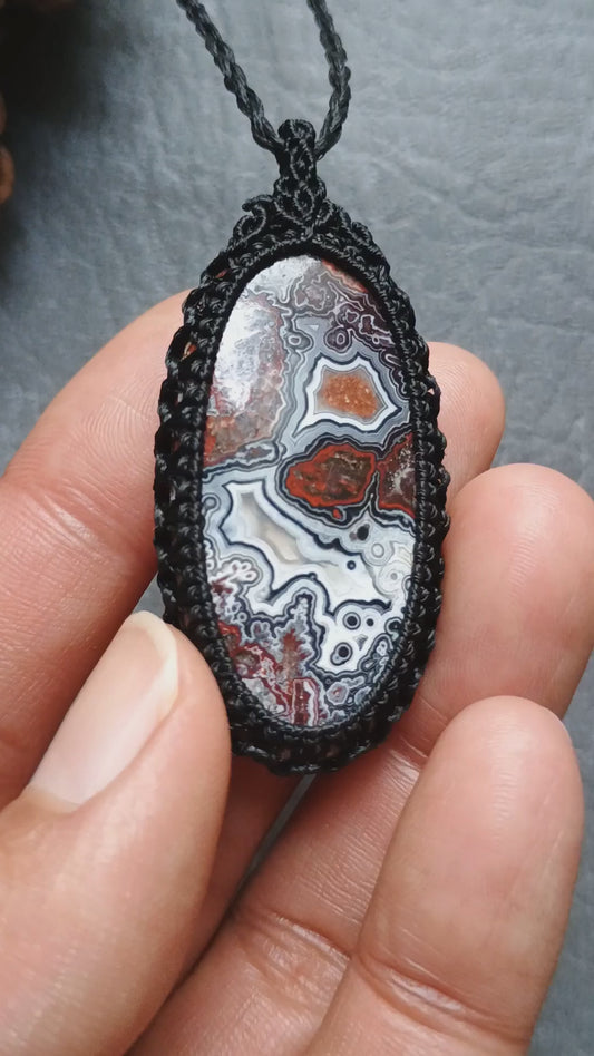 Crazy Lace Agate Macrame Necklace | Pendant size 5.3 cm