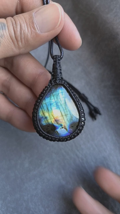 Labradorite Macrame Necklace | Pendant size approx 5 cm