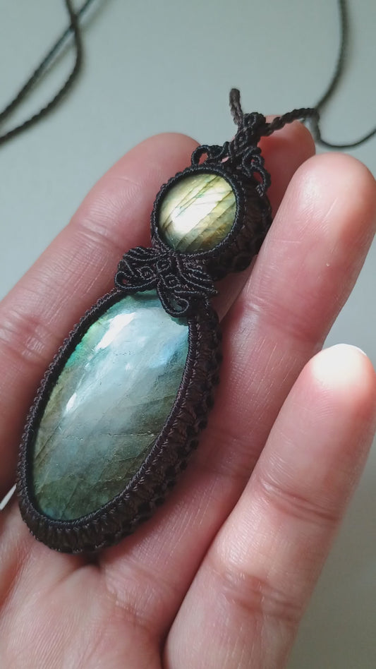 Labradorite Macrame Necklace | Pendant size 7.4 cm