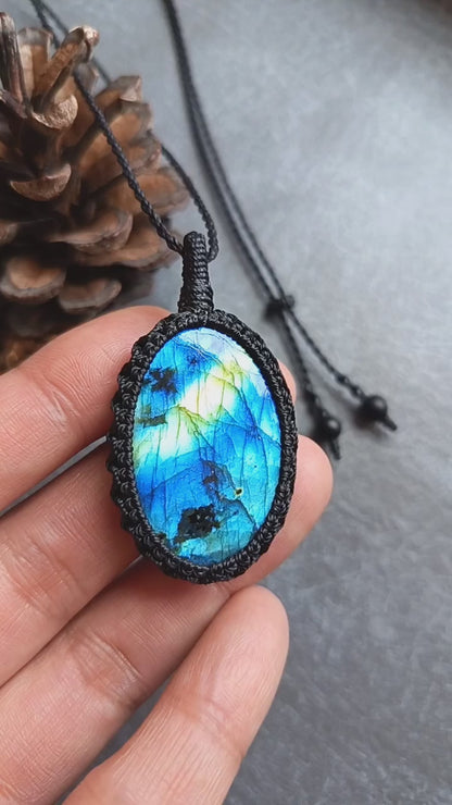 Labradorite Macrame Necklace | Pendant size approx 5.2 cm
