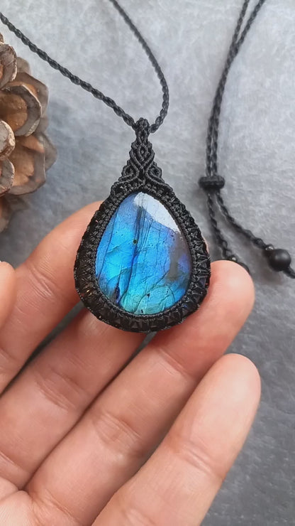Labradorite Macrame Necklace | Pendant size approx 5.7 cm