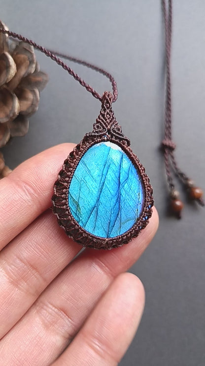 Labradorite Macrame Necklace | Pendant size approx 4.9 cm