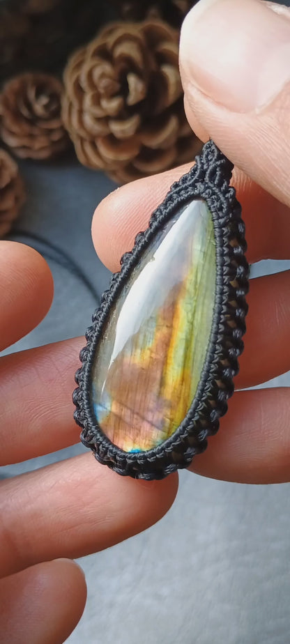 Labradorite Macrame Necklace | Pendant size approx 5.3 cm