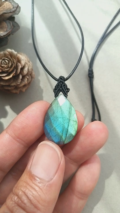 Labradorite Macrame Necklace | Pendant size 3.5 cm [B]