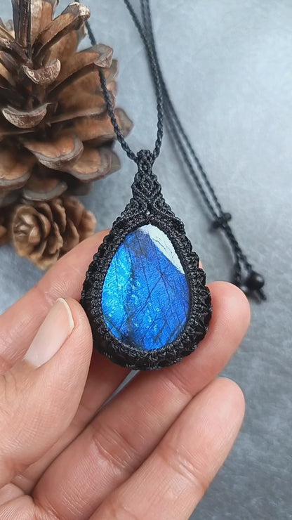 Labradorite Macrame Necklace | Pendant size approx 5.2 cm
