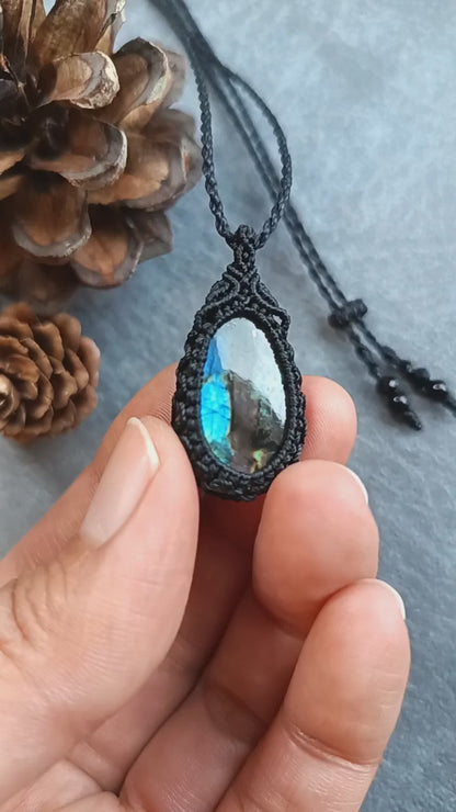 Labradorite Macrame Necklace | Pendant size approx 3.5 cm