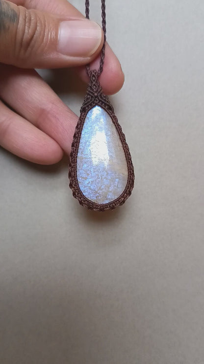Moonstone Macrame Necklace | Pendant size 5.2 cm