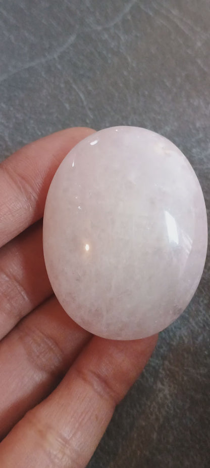 Rose Quartz Palm Stone, 46x35x16mm, 38.4g  [PALM-L01-S]