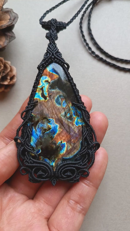 Kranok Plaew | Labradorite Macrame Necklace | Freehand Design | Pendant size approx 9.5 cm