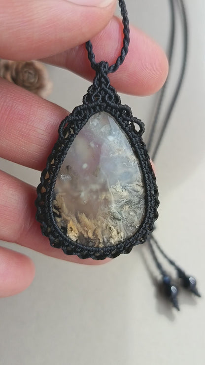 Tiger Dendritic Agate Macrame Necklace | Pendant size 4.7 cm