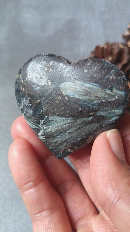 Arfvedsonite (Matte polished), Heart Shape, Palm Stone, 51x56x18mm, 88.6g [PALM-104]