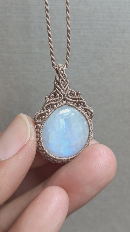 Moonstone Macrame Necklace | Pendant size 3.5 cm
