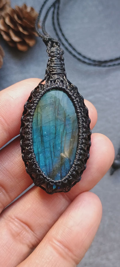 Labradorite Macrame Necklace | Pendant size approx 5.1 cm