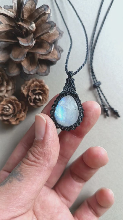 Moonstone Macrame Necklace | Pendant size 3.8 cm